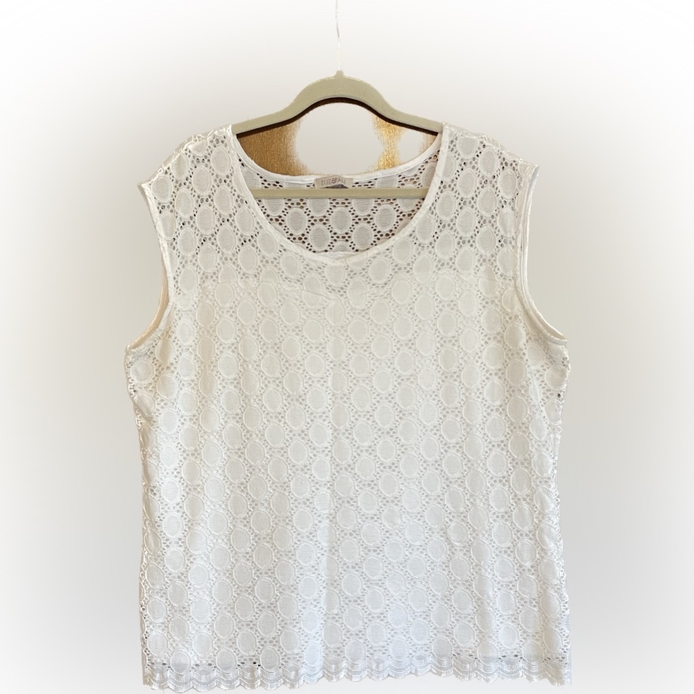 White Roz & Ali top
